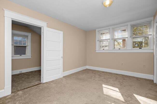 Building Photo - 437 Connecticut Ave