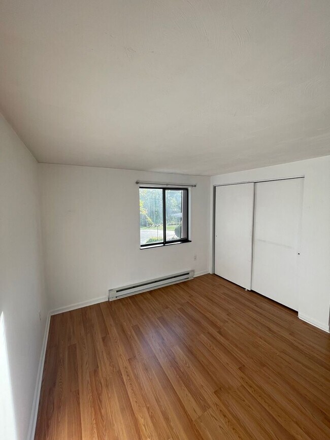 Building Photo - Charming 2BR Condo in Niagara Falls