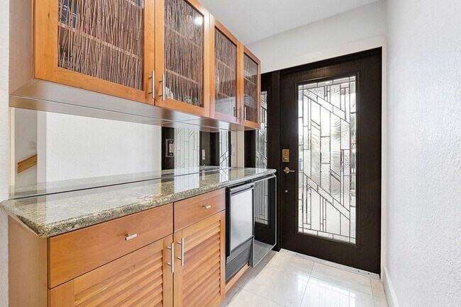 Building Photo - 40 Portside Dr