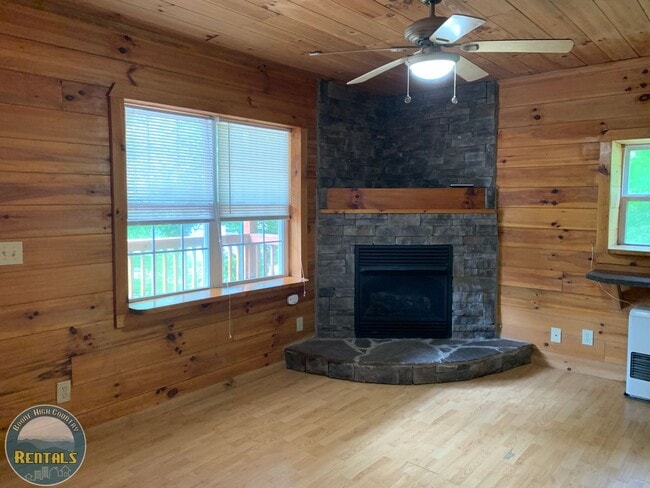 Building Photo - 647 Junaluska Rd