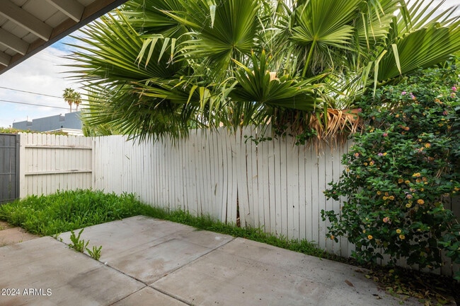 Building Photo - 512 E Roanoke Ave