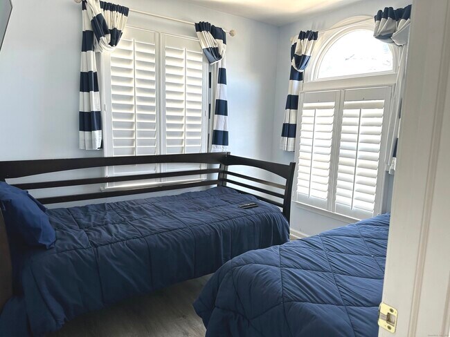 Building Photo - 2149 Fairfield Beach Rd