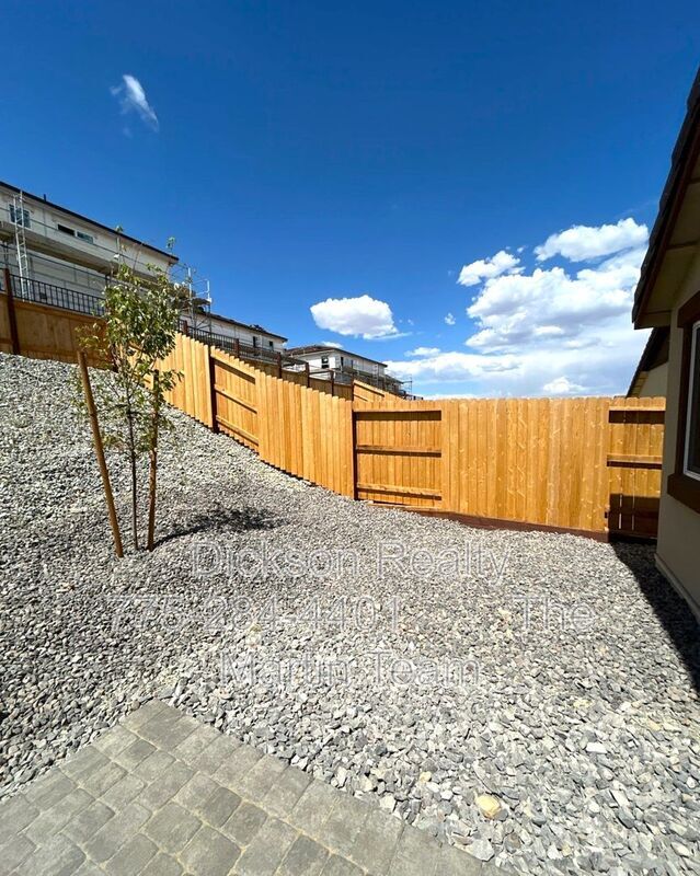 Building Photo - 904 Cascade Range Dr