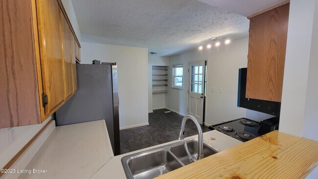 Building Photo - 11616 Maple Way