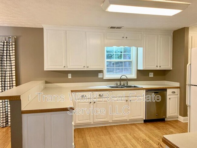 Building Photo - 4442 Keenly Valley Dr NE