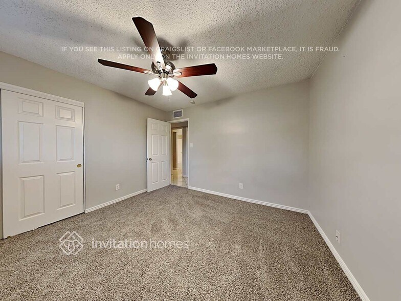 Building Photo - 6008 N 61st Dr