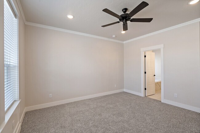 Building Photo - 4497 N Girasolo Ave