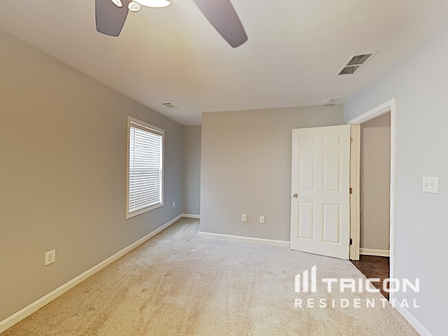 Building Photo - 6692 Villa Ct