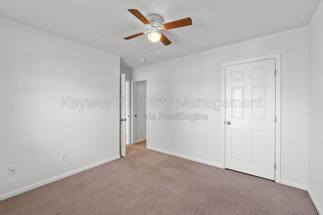 Building Photo - 130 Bennington Ln
