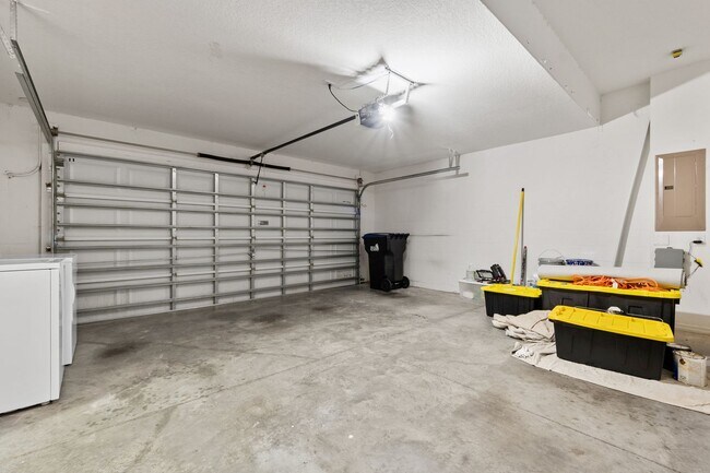 Building Photo - 4/2.5 Town Home w/ Loft and Office in Harr...