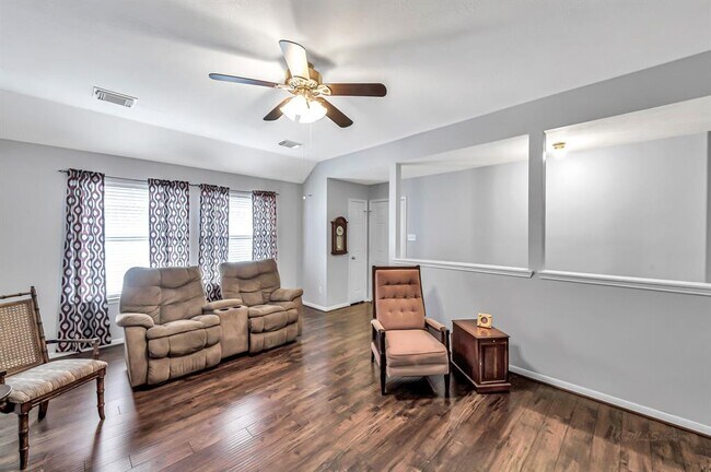 Building Photo - 4818 Plum Forest Rd
