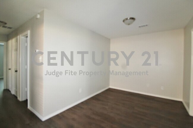 Building Photo - Nicely Updated 2/2/1 Duplex in Fort Worth ...
