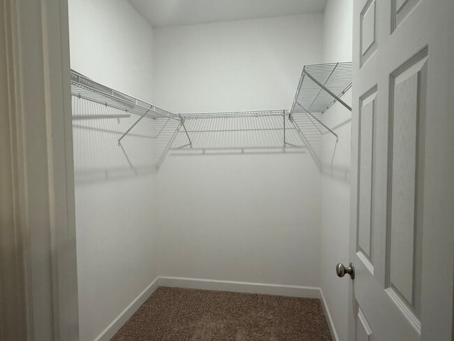 Building Photo - Spacious 3 Bedroom, 3.5bath in central Joh...