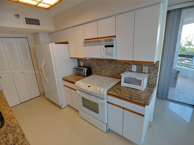 Building Photo - 19101 NE 36th Pl