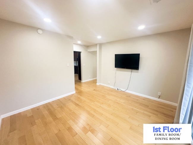 Building Photo - 788 S Bernardo Ave