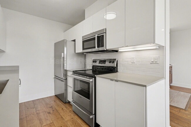 Building Photo - 198 Lakeshore Ct