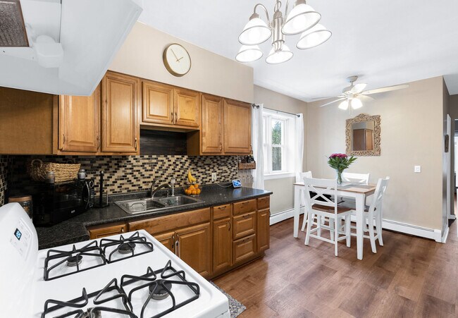 Building Photo - 5538 W Drummond Pl