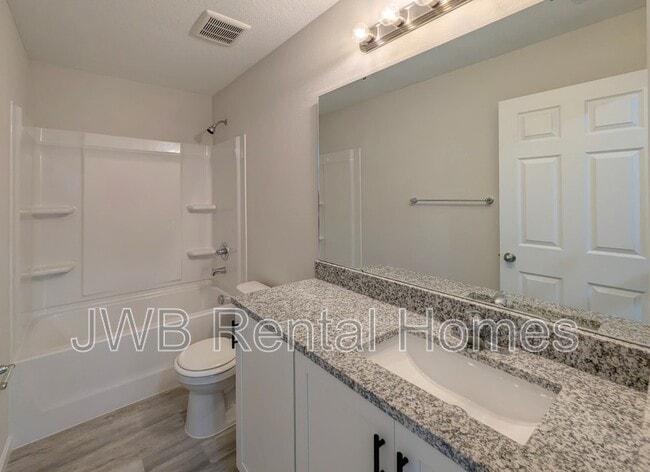Building Photo - 1122 Comanche St