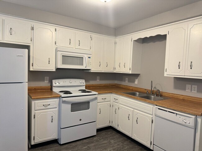 Building Photo - 423 Cook Dr