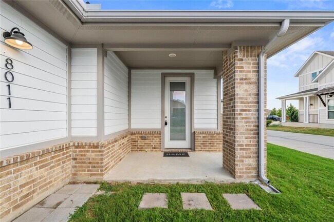 Building Photo - 8011 Orizzonte St
