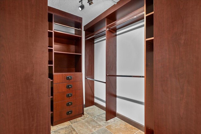 Building Photo - 1714 Shoreside Cir