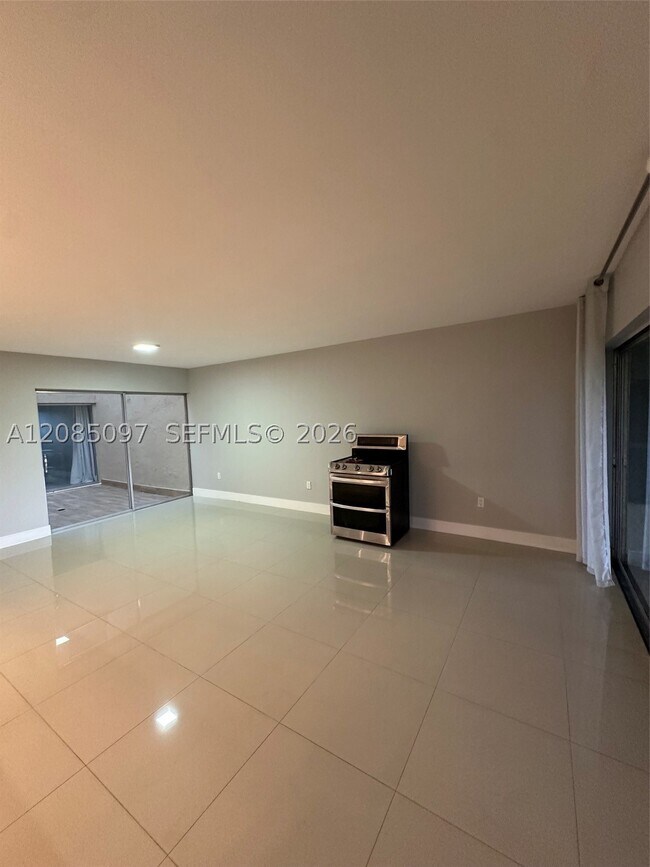 Building Photo - 14357 Kendale Lakes Dr