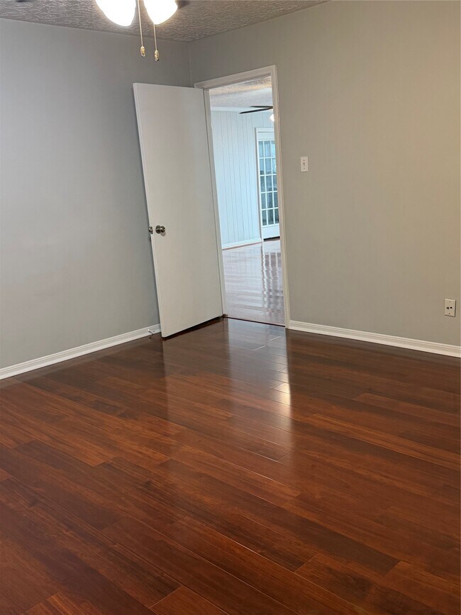 Building Photo - 11107 Sageking Dr