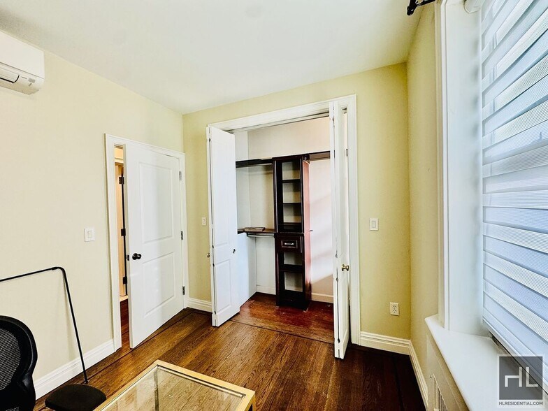 Building Photo - Gorgeous gut renovated 2 bed/2 bath spacious coop for rent.