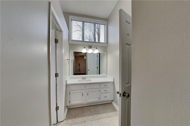 Building Photo - 4440 Coventry Ct