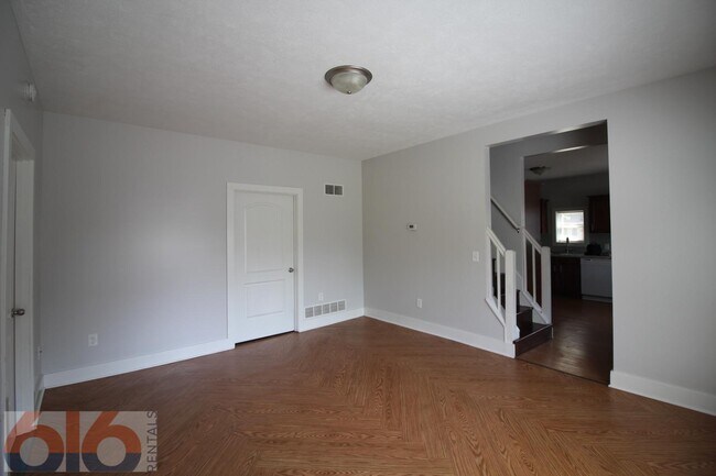 Building Photo - 858 Dayton St SW