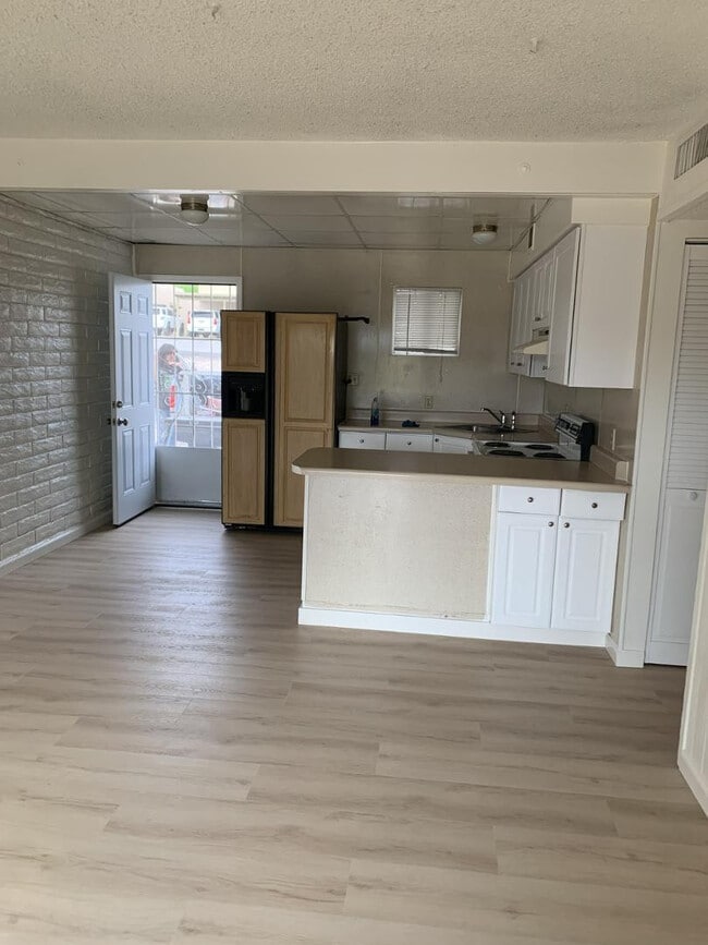 Building Photo - 4140 E Cliffside Trail