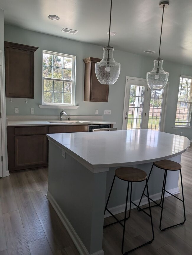 Building Photo - Spacious 4BR / 2.5BA home in a gated commu...