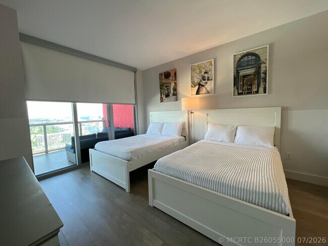 Building Photo - 2600 E Hallandale Beach Blvd