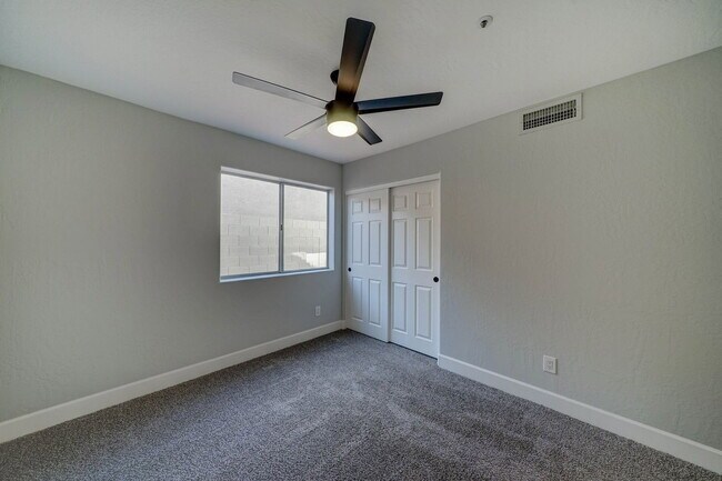 Building Photo - 8940 E Palm Ridge Dr