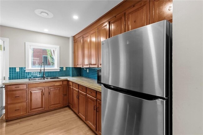 Building Photo - 19 Cross St