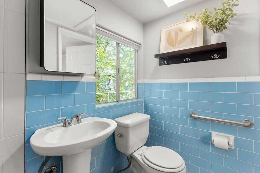 Original blue tiles for character :) - 815 Gunter St