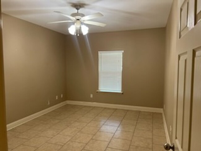 Building Photo - 3986 Mobley Ln