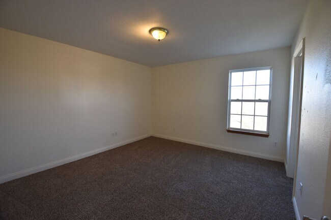 Building Photo - 3 Bedroom 2 1/2 Bath Rental in Copeland Farms Sub