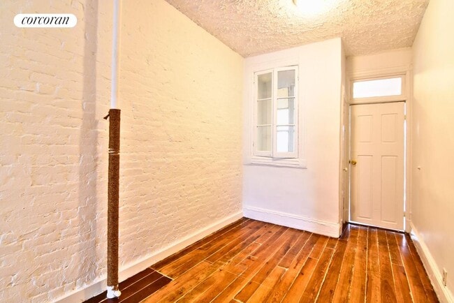 Building Photo - 81 4th Pl