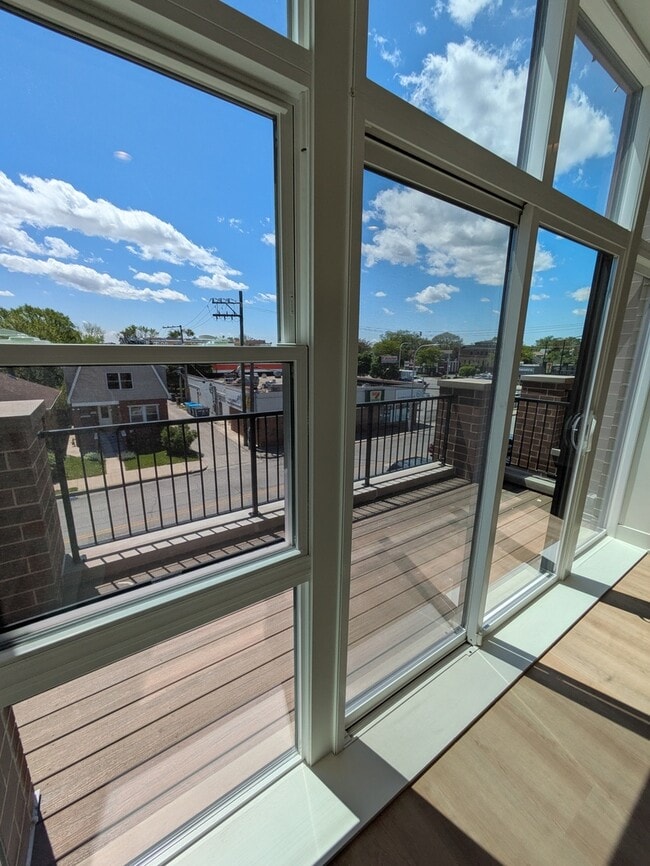 Building Photo - 4744 W Addison St