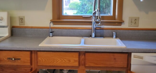 Building Photo - 1163 Higgins Ave