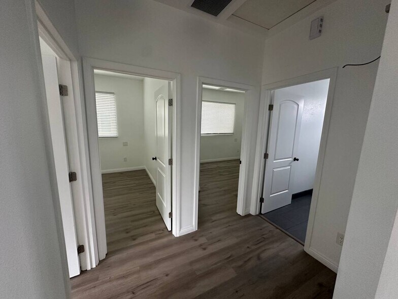 Building Photo - 15122 Burbank Blvd