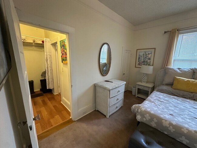 Building Photo - Charming 1 Bedroom, 1 Bath Furnished Or Unfurnished Home Available for Rent with Flexible Lease T...