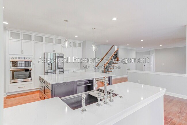 Building Photo - 2041 Jadewood Dr