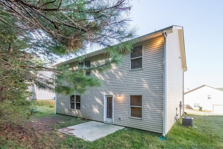 Building Photo - 335 Holbrook Dr