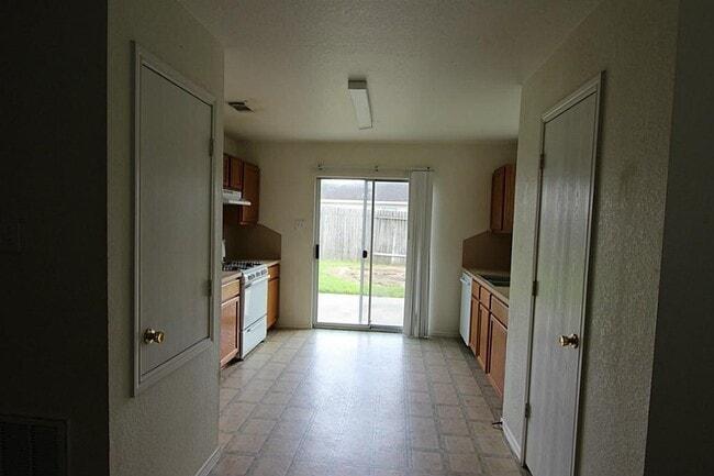 Building Photo - 5015 Fox Mill Ln