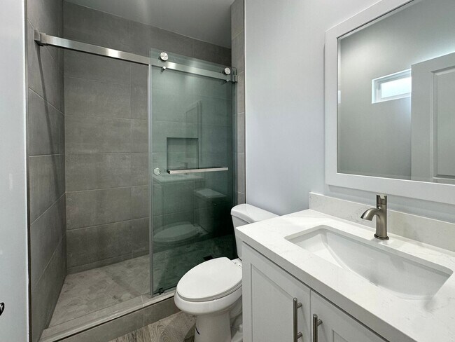Building Photo - Willow Cir