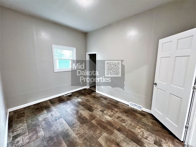 Building Photo - 404 S Minnesota- 4 Bedroom, 2 Bathroom House