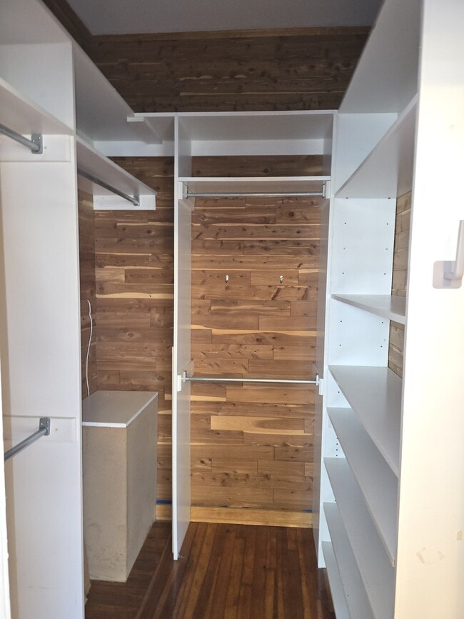 Building Photo - 800 Graydon Ave