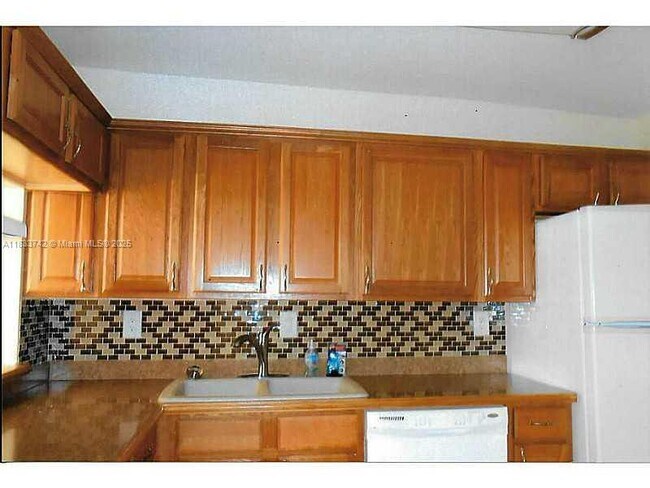 Building Photo - 7900 Camino Cir